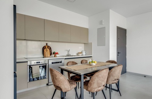 Agios Athanasios Apartment | Sanders Elgio - Delightful 2-Bdr Apt with Balcony