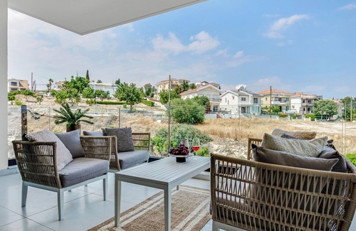 Agios Athanasios Apartment | Sanders Elgio - Delightful 2-Bdr Apt with Balcony