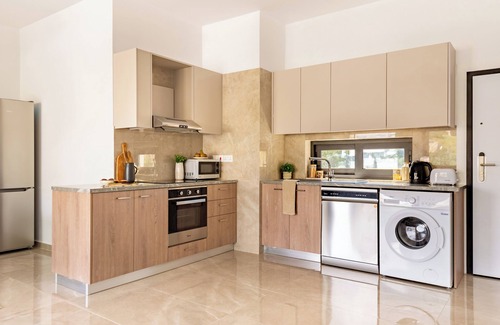 Agios Tychon Apartment | Sanders River Plaza - Fancy 2-Bdr Apt with Balcony