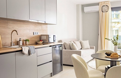 Thessaloniki City Centre Apartment | Sanders Tower Centre - Homely Sup Studio w Balcony