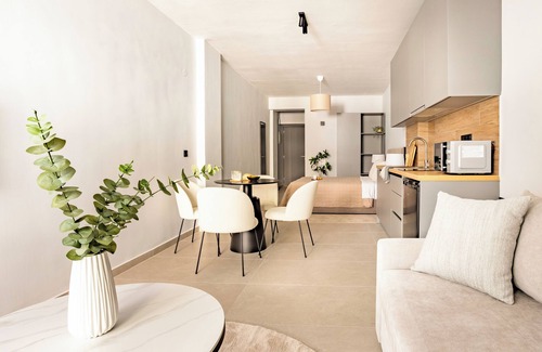 Thessaloniki City Centre Apartment | Sanders Tower Centre - Homely Sup Studio w Balcony