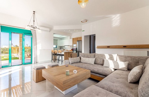 Analipsi Villa | Sandi villa,near beach and taverns,near Hersonissos