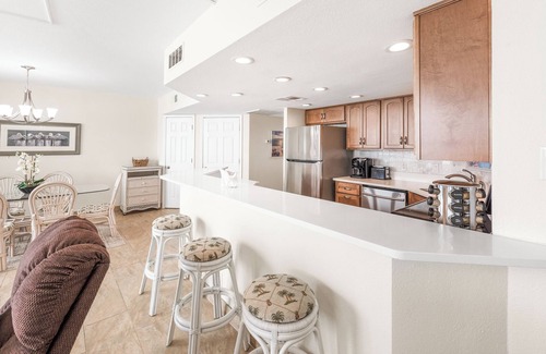 Port Aransas Condo | Sandpiper #1008: Beachfront 2 Bedroom 2 Bathroom With Spectacular Views and 24 Hour Management