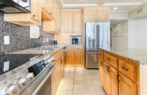 Port Aransas Condo | Sandpiper 401 Oceanfront Resort Condominiums with Private Boardwalk