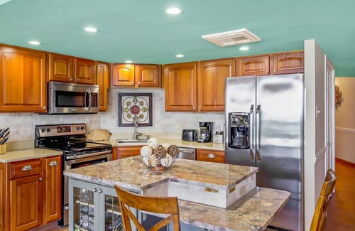 Port Aransas Condo | Sandpiper Condominiums 603L, Panoramic Gulf Views w/direct access to Mustang Island/Port A beaches.