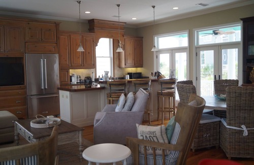East Beach Cottage | Sandpiper Cottage - Fantastic Beach Front Property on Georgia Coast w/Elevator!