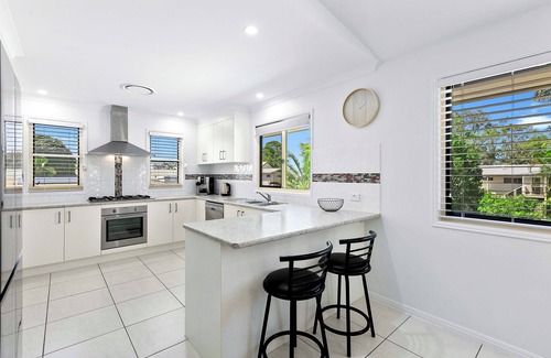 Traviston House | Sandpiper - Walk to beach - Sleeps 6 - Air Con - Linen - Wifi