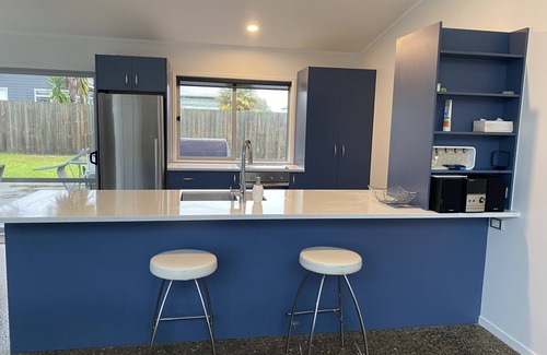 Matarangi Cottage | Sands Beach House - Matarangi Holiday Home