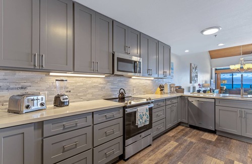 Kahana Condo | Sands of Kahana Penthouse Sandy Swimmable Beach Fully Remodeled Incredible View