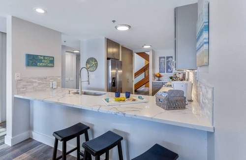 Kahana Condo | Sands of Kahana Penthouse Sandy Swimmable Beach Fully Remodeled Incredible View