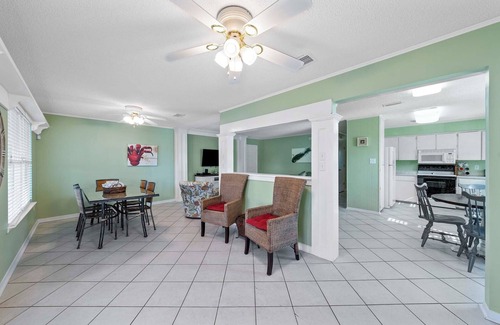 Gulf Shores House | 🏖️Sands of Time | Pet Friendly 2BR Home | Prime Location | Walk to the Beach