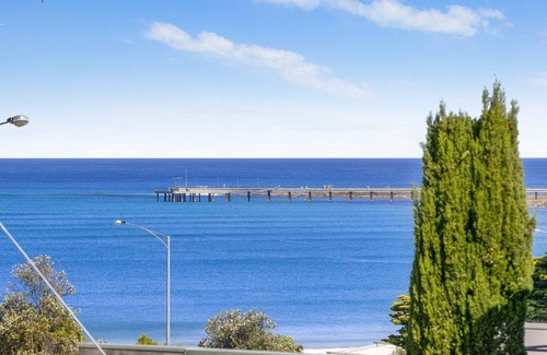 Lorne House | Sandy Beach Apt 4 - Location and WiFi are everything!