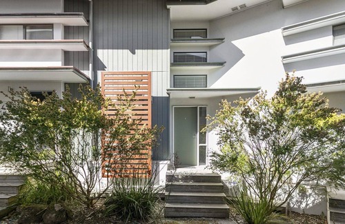 Lorne House | Sandy Beach Apt 4 - Location and WiFi are everything!