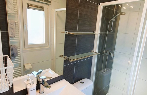 Petten Ski Chalet | Sandy Feet Retreat, comfortable chalet on 5* campsite 1km from Petten beach