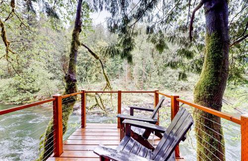 Marmot Hotel | Sandy River Cabin