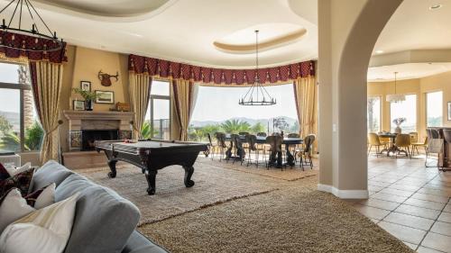 Temecula House | Sangiovese By AvantStay Spectacular Estate w Pool Hot Tub Putting Green