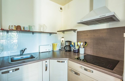 Sanguinet Apartment | Sanguinet beautiful apartment sleeps 4/6 in residence with swimming pool in the center of town and.