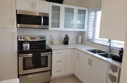 Claremont Villa | Sanni Villa 2 BR oasis Fern Court Richmond Estate