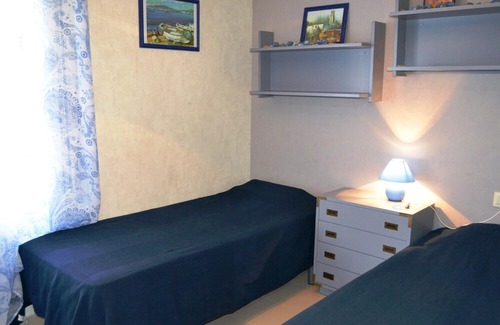 Llanca Apartment | SANT GENIS 3 Fantastic apartment near the beach with a large terrace