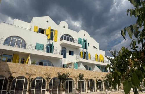 Dhermi Apartment | Sant rooms by BRAD Santorini Resort