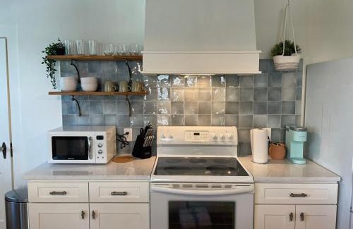 Knoxville House | Santa Fe Inspired Bungalow- 5 minutes to downtown