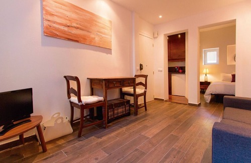 Sao Jose Apartment | SANTA MARTA VINTAGE DESIGN I by HOMING