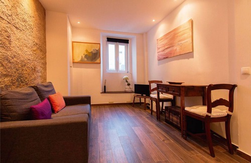 Sao Jose Apartment | SANTA MARTA VINTAGE DESIGN I by HOMING
