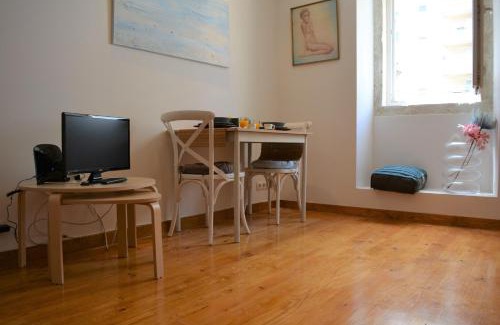 Sao Jose Apartment | Santa Marta Vintage Design by Homing