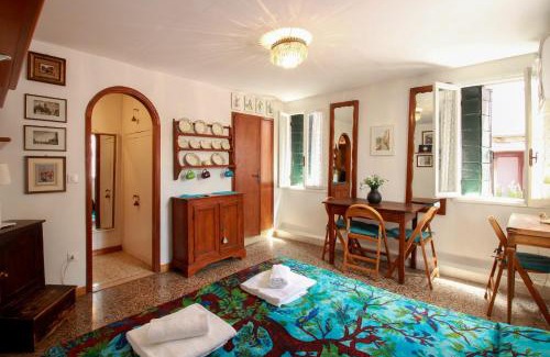 Cannaregio Apartment | Santi Apostoli Home by Halldis