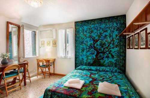 Cannaregio Apartment | Santi Apostoli Home by Halldis