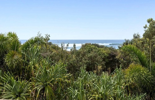Kingscliff House | Santi House - large beachfront home with ocean views
