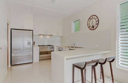 Noosa Heads Villa | SANTORINI - Stunning Little Cove Private Villa