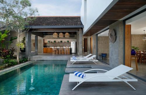 Jimbaran Bay Villa | Santos Cliff View by Nakula