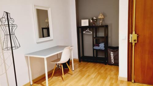 Ciutat Jardi Apartment | Santos Studio 2