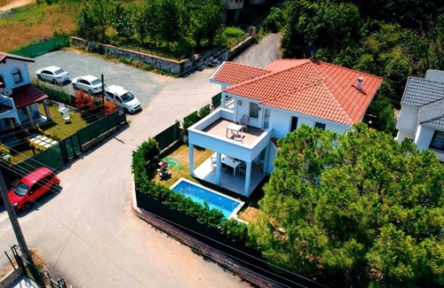 Sapanca Villa | Sapanca Manzara Villa 2 Isıtma Havuzlu