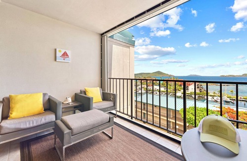 Red Hook Condo | Sapphire Beach Escape -Top Floor- Amazing Views- Walk to Beach/Restaurants- HGTV
