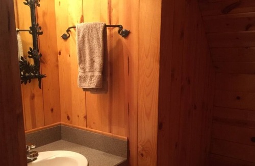 Wiley Cottage | Sapphire Cottage in the Woods for 6