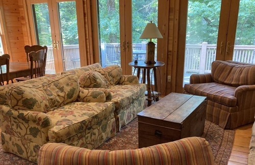 Wiley Cottage | Sapphire Cottage in the Woods for 6