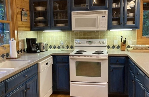 Wiley Cottage | Sapphire Cottage in the Woods for 6