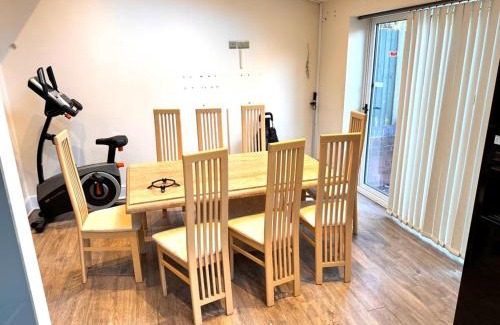 Harborne House | Sapphire Family Ensuite XL Room near QE & UOB