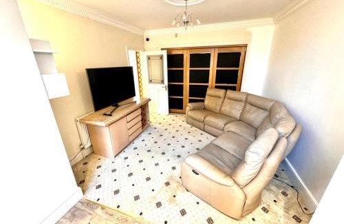 Harborne House | Sapphire Family Ensuite XL Room near QE & UOB
