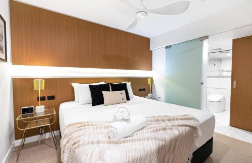 Cairns Central Business District Apartment | Sapphire Suite - Central Boutique Resort Vibes