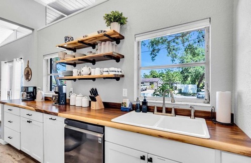 Alta Vista House | Sarasota Sands Retreat - 4BD/3BA with heated pool