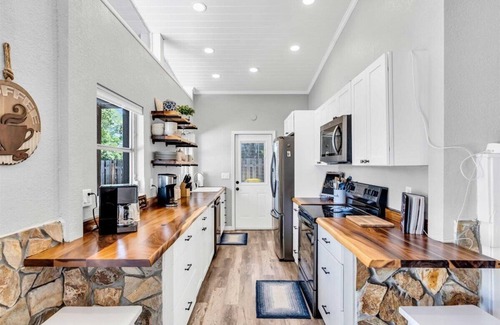 Alta Vista House | Sarasota Sands Retreat - 4BD/3BA with heated pool