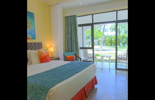 Nyali Bed & Breakfast | Sarova Whitesands Beach Resort & Spa 1