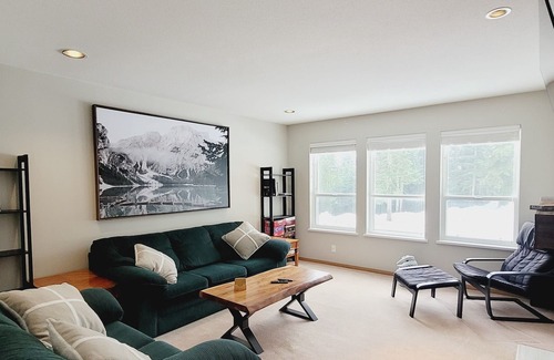 Hemlock Valley House | Sasquatch Mountain Spacious 3 Bedroom+Den townhome
