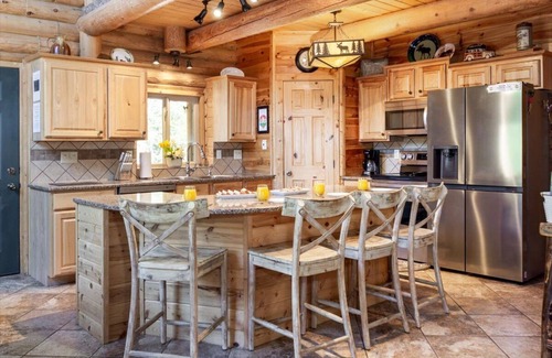 Island Park House | Sasquatch Summit,5B/-4Ba,Sleeps 12,BBQ,Firepit,WIFI,30m 2 YNP-Secluded