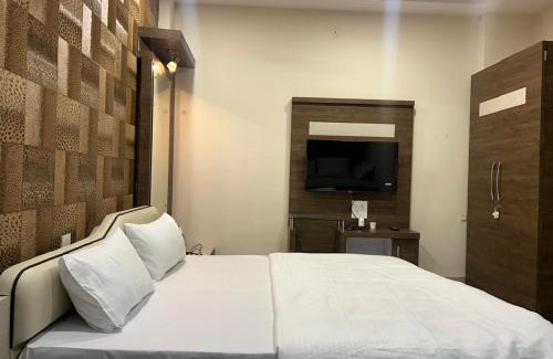 Indore Apartment | Satyabhama Homestay -Ruby-One RK appartment with Terrece