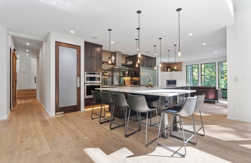 Saugatuck House | Saugatuck Modern Retreat w/ HotTub & Walk to Beach