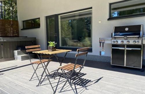 Espoo Ski Chalet | Sauna cottage in Nuuksio with private Hot Tub